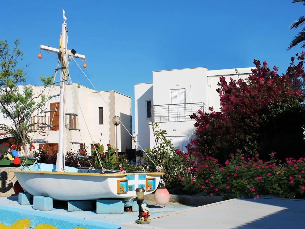 פרבוליה Panorama Beach House, 5 Meters To The Sea 0*,