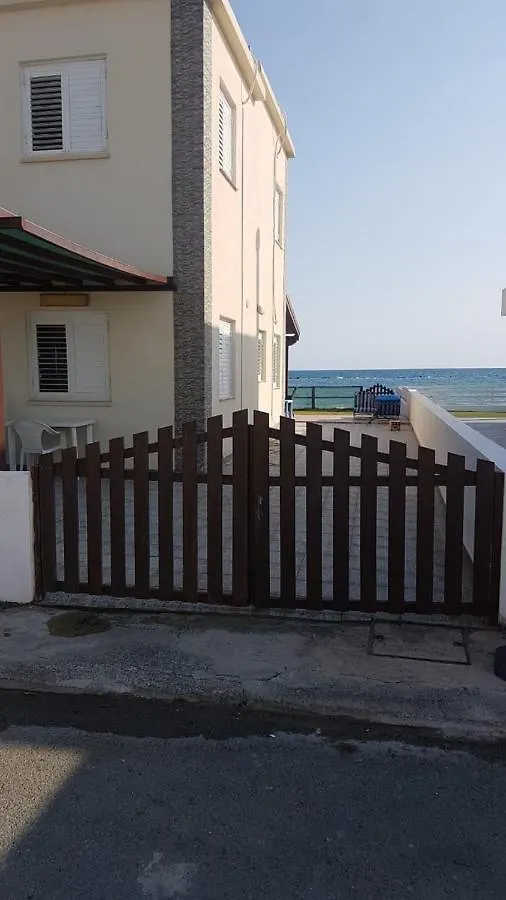 פרבוליה Panorama Beach House, 5 Meters To The Sea